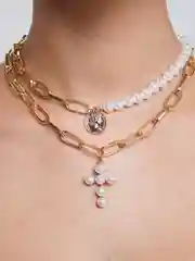 Двойная цепочка с жемчугом и подвеской в виде креста