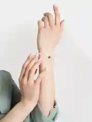 Бирюзовый браслет белая  нить с буквой Инициал, Handmade