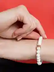Белый браслет с короной, унисекс