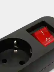 Удлинитель с заземлением Defender G330, 3,0 м, 3 розетки