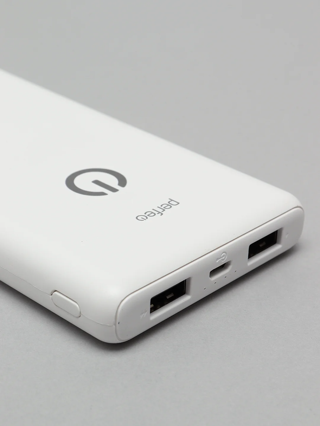 Белый внешний аккумулятор Perfeo PowerBank SPLASH 10000 mah, 2*USB A выхода 2A+1A черный/белый