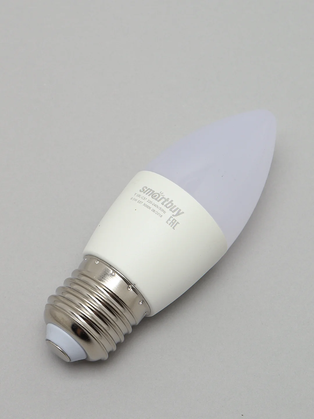 Светодиодная LED лампа Smartbuy-С37-9,5W/3000/E27, теплый свет