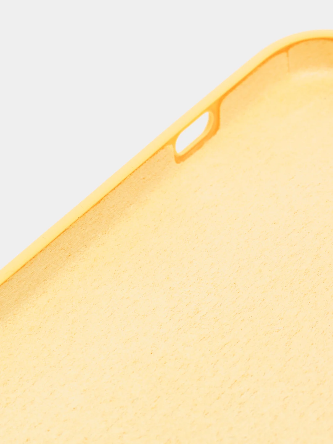 Желтый чехол Silicone Case для iPhone 13 Pro с закрытым низом
