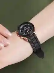 Черный часы с силиконовом ремешком