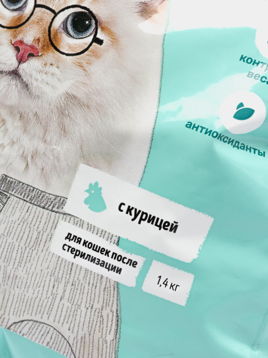 Полнорационный сбалансированный корм для стерилизованных кошек с курицей Smart Cat, 1.4 кг