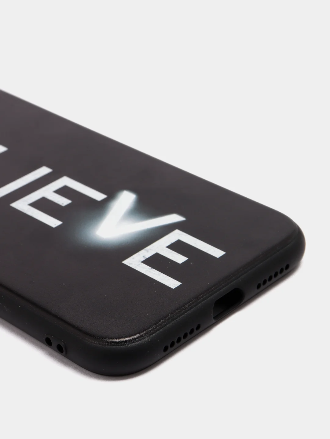 Белый чехол на iPhone XR