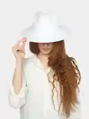 Белый женская шляпа, фетровая