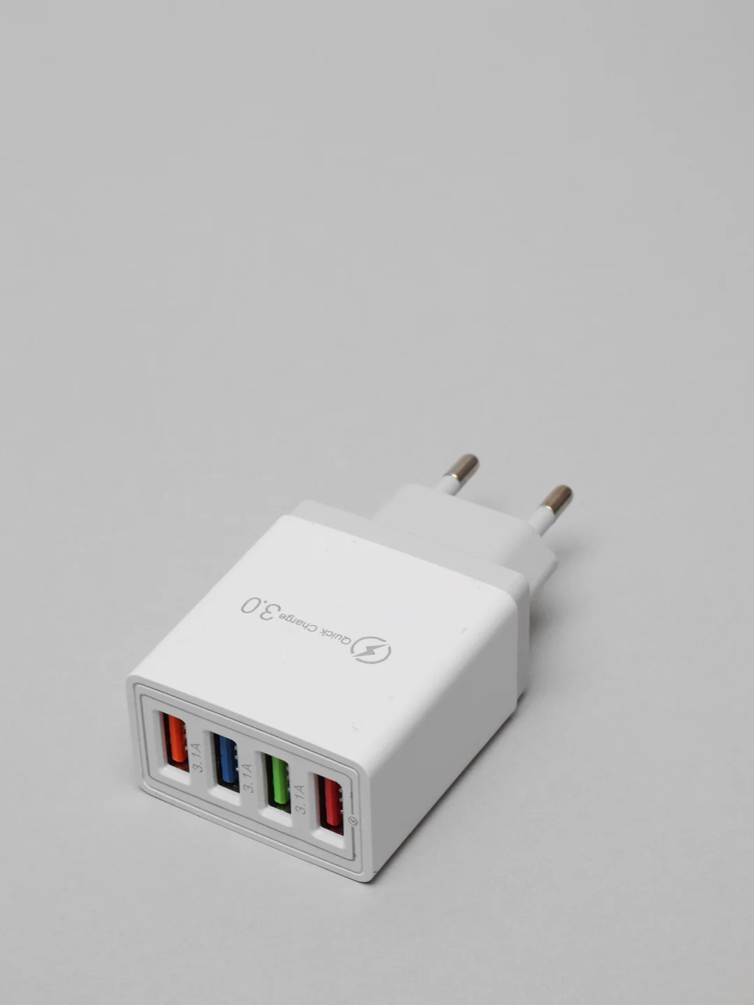 Белый cетевое зарядное устройство на 4 USB / блок питания зарядник