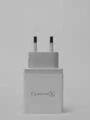 Белый cетевое зарядное устройство на 4 USB / блок питания зарядник