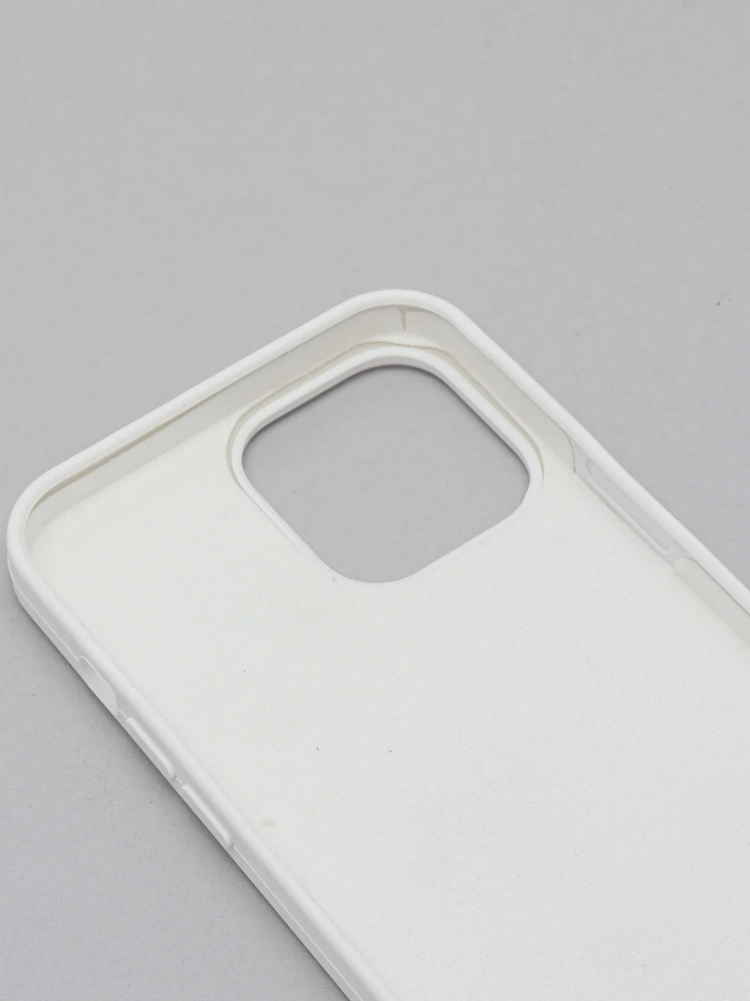 Белый чехол Silicone Case для iPhone 13 / 13 Pro / 13 Pro Max с открытым низом
