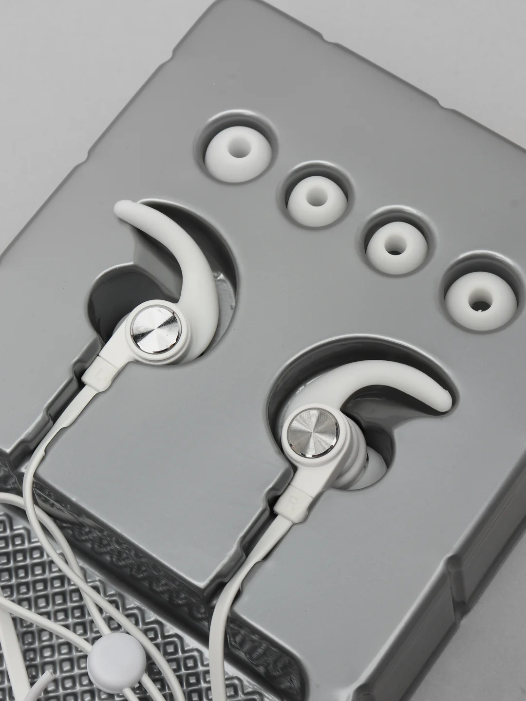 Белый беспроводные Bluetooth наушники вакуумные, с шейным шнурком А7