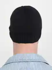 Черный шапка вязаная