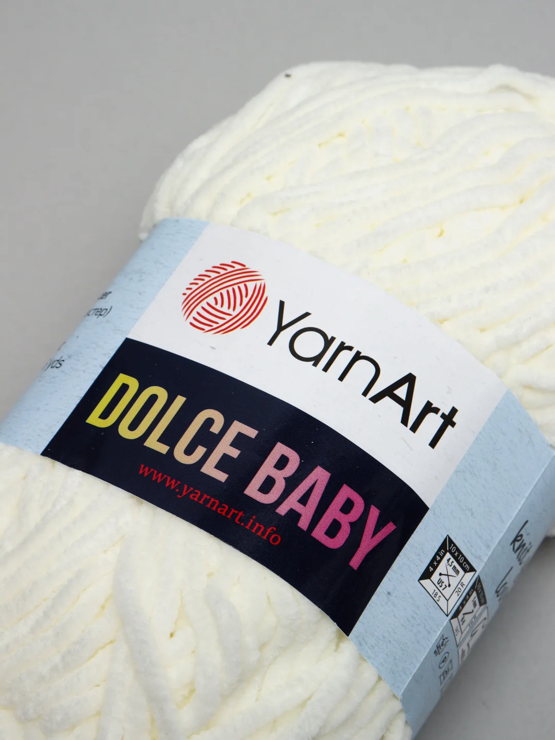 Молочный пряжа плюшевая YarnArt "Dolce Baby", 100% микрополиэстер, 50 г, 85 м