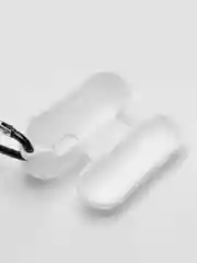 Белый чехол силиконовый для наушников AirPods Pro с карабином