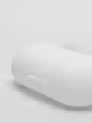 Белый чехол силиконовый для наушников AirPods Pro с карабином