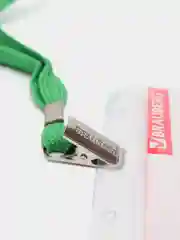 Зеленый бейдж с лентой
