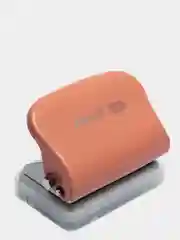 Розовый дырокол с разметкой