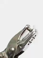 Ручной дырокол, металлический