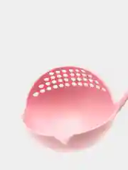 Розовый половник шумовка