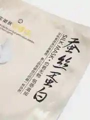 Тёмно-бордовый маска для лица тканевая увлажняющая с фруктами и природными компонентами 40 видов