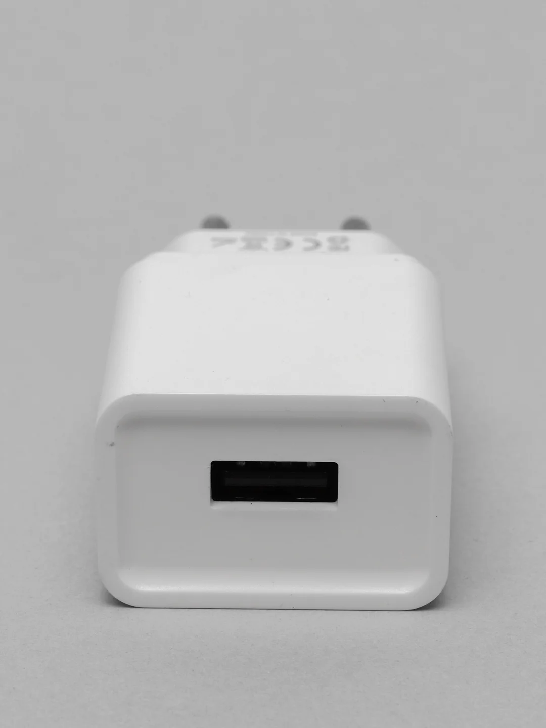 Белый зарядное устройство 1 USB 1A с кабелем Lightning 8-pin 2,1A