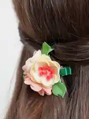Розовый заколка для волос