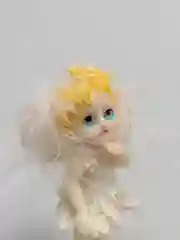 Белый статуэтка "Девочка"