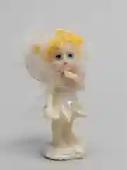 Белый статуэтка "Девочка"