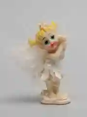 Молочный статуэтка "Девочка"