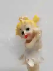 Молочный статуэтка "Девочка"