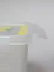 Желтый прямоугольный контейнер "Лок декор"
