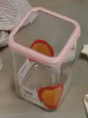 Вишнёвый контейнер для сыпучих продуктов