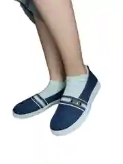 Женские кроссовки