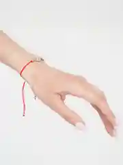 Серебряный браслет, красная нить - оберег