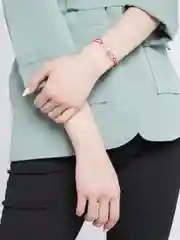 Вишнёвый браслет красная нить с кулоном