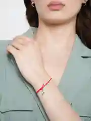 Лимонный браслет красная нить с кулоном