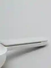 Белый ложка для корма собак и кошек с прищепкой