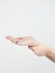 Браслет с буквой