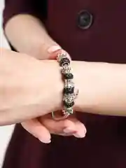 Черный браслет
