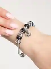Черный браслет
