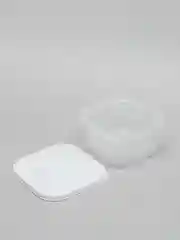 Белый контейнер пластиковый с крышкой