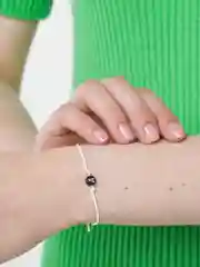 Аметистовый браслет белая  нить с буквой Инициал, Handmade