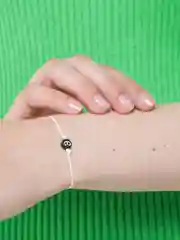 Черный браслет белая  нить с буквой Инициал, Handmade