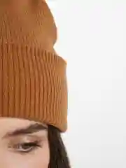 Коричневый шапка женская