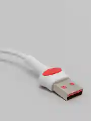 Белый кабель для зарядки и передачи данных