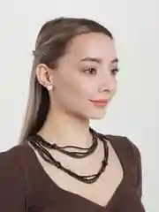Длинная цепь многослойная из металла и кожи