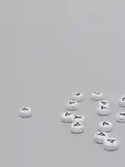 Бусины с буквами, буква А