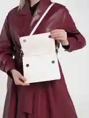 Молочный сумка женская через плечо, с цепочкой, из экокожи, черная