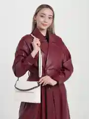 Молочный сумка женская через плечо, с цепочкой, из экокожи, черная