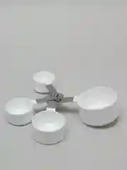 Белый набор мерных ложек, стаканов, 4 штуки